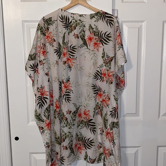 Beaches & Boho Small Coverup - Picture 4 of 4